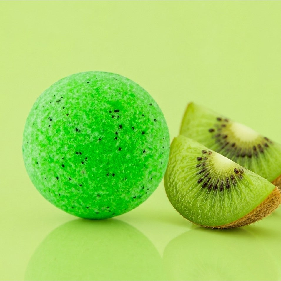 Handgefertigte Kiwi Badebombe mit frischem Kiwi-Duft