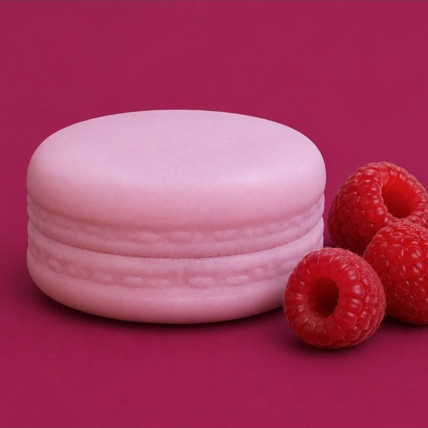 Handgefertigte Himbeer-Macaron-Seife mit fruchtigem Himbeerduft
