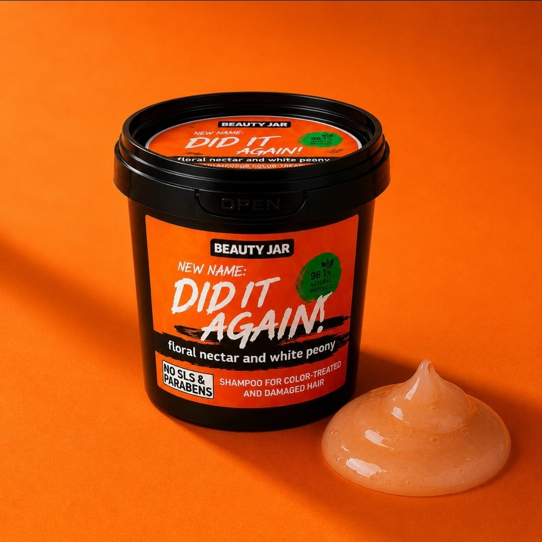 Oops... I Did It Again! Shampoo von Beauty Jar für coloriertes und strapaziertes Haar mit blumigem Nektar und weißer Pfingstrose. Feuchtigkeitsspendendes Shampoo für geschmeidiges, glänzendes Haar.