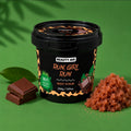 Run, Girl, Run! Body Scrub von Beauty Jar mit Kakaobutter und Kakaopulver. Schokoladig duftendes Körperpeeling für weiche, gepflegte und geschmeidige Haut.